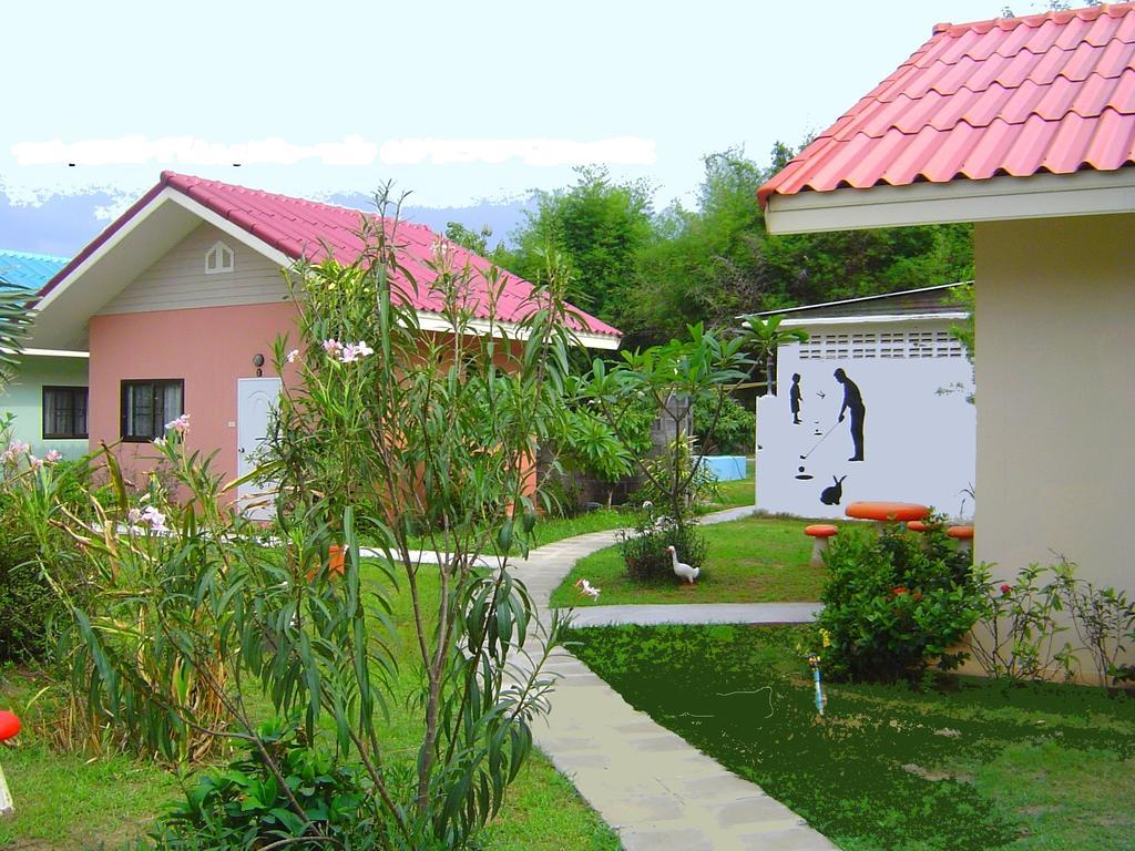 Mini-Golf **** & Resort Ubon Ratchathani Eksteriør bilde